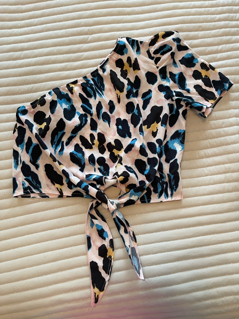 SHEIN Pink Leopard Print Tie-Front Crop Top with Blue & Black Spots